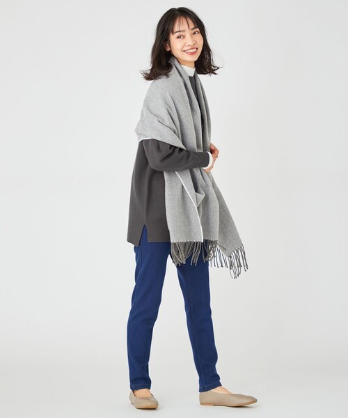 ANY（エニィ）の「【洗える】ヘリンボンポケット付大判 ショール（ストール/ショール・レディース・ライトグレー系/ブラック系・F）」の4枚目の写真