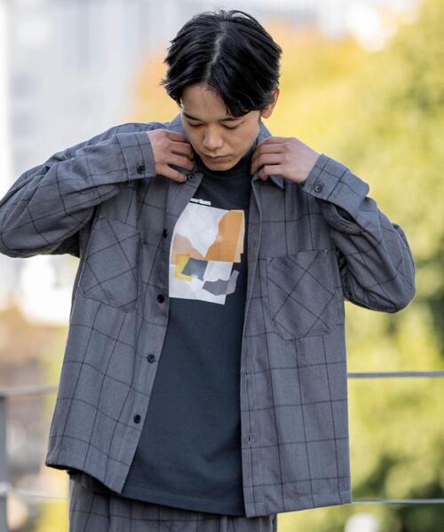 coen(コーエン)の「アートプリントモックネック長袖Tシャツ(Tシャツ/カットソー・メンズ・ホワイト/ダークグレー/その他1/その他2・SMALL/MEDIUM/LARGE/X-LARGE)」の2枚目の写真