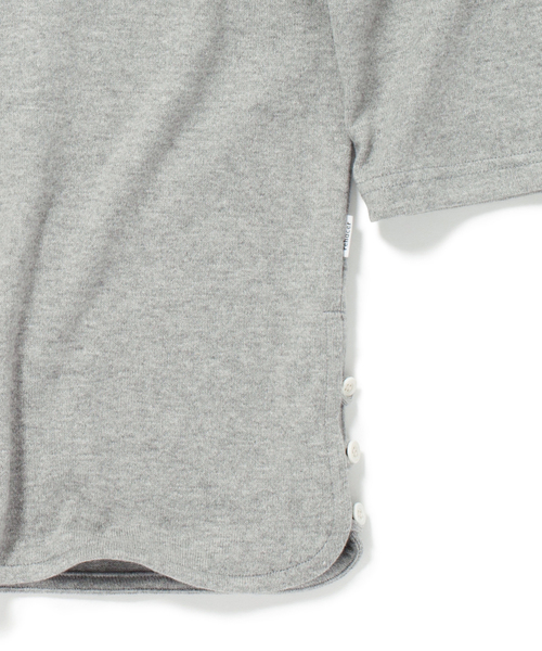 rehacer(レアセル)の「Hem Buttons 7/S Cutsew(Tシャツ/カットソー・メンズ・ブラック/グレー/ネイビー・SMALL/LARGE/X-LARGE/MEDIUM)」の6枚目の写真