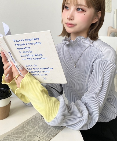 moment+（モーメントプラス）の「【累計販売枚数4万枚突破！】マットサテンプリーツ 袖配色ハイネックメロープルオーバー（Tシャツ/カットソー・レディース・ブラック/ピンク/ターコイズブルー/アイボリー/グレイッシュベージュ/ブラウン/グレー系その他/ベージュ系その他/ブラック系その他/ホワイト系その他/グレー/チャコールグレー・M/L）」の16枚目の写真