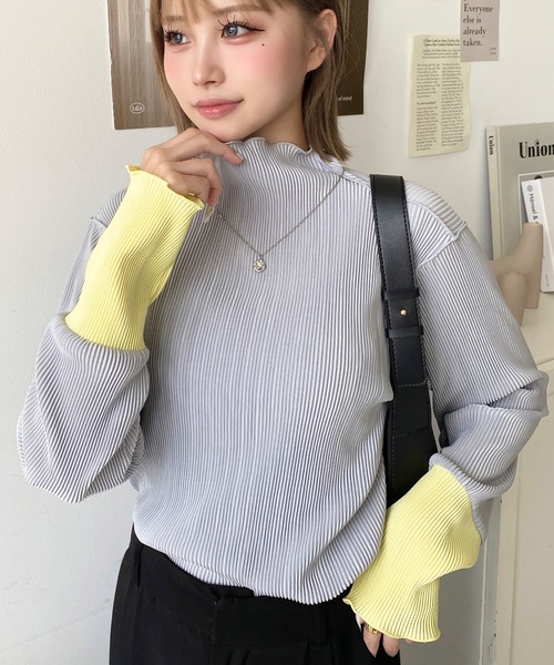 moment+（モーメントプラス）の「【累計販売枚数4万枚突破！】マットサテンプリーツ 袖配色ハイネックメロープルオーバー（Tシャツ/カットソー・レディース・ブラック/ピンク/ターコイズブルー/アイボリー/グレイッシュベージュ/ブラウン/グレー系その他/ベージュ系その他/ブラック系その他/ホワイト系その他/グレー/チャコールグレー・M/L）」の15枚目の写真