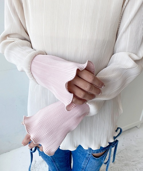 moment+（モーメントプラス）の「【累計販売枚数4万枚突破！】マットサテンプリーツ 袖配色ハイネックメロープルオーバー（Tシャツ/カットソー・レディース・ブラック/ピンク/ターコイズブルー/アイボリー/グレイッシュベージュ/ブラウン/グレー系その他/ベージュ系その他/ブラック系その他/ホワイト系その他/グレー/チャコールグレー・M/L）」の13枚目の写真