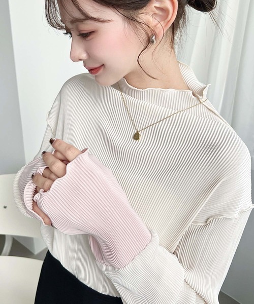 moment+（モーメントプラス）の「【累計販売枚数4万枚突破！】マットサテンプリーツ 袖配色ハイネックメロープルオーバー（Tシャツ/カットソー・レディース・ブラック/ピンク/ターコイズブルー/アイボリー/グレイッシュベージュ/ブラウン/グレー系その他/ベージュ系その他/ブラック系その他/ホワイト系その他/グレー/チャコールグレー・M/L）」の20枚目の写真