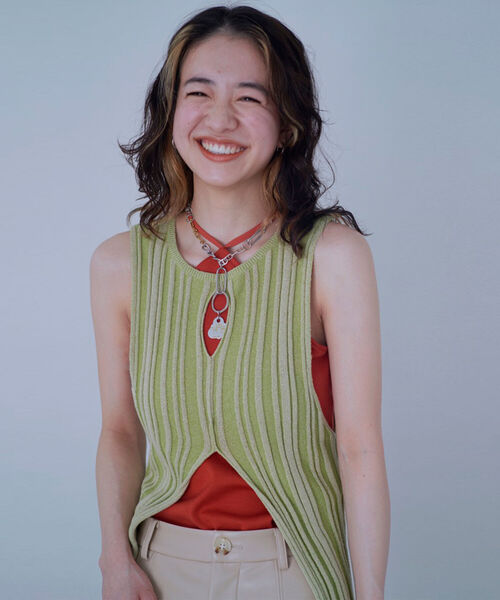 Ray BEAMS（レイビームス）の「Ray BEAMS / フェイクレザー ショート パンツ▲（その他パンツ・レディース・ブラック/ベージュ・1/0）」の6枚目の写真