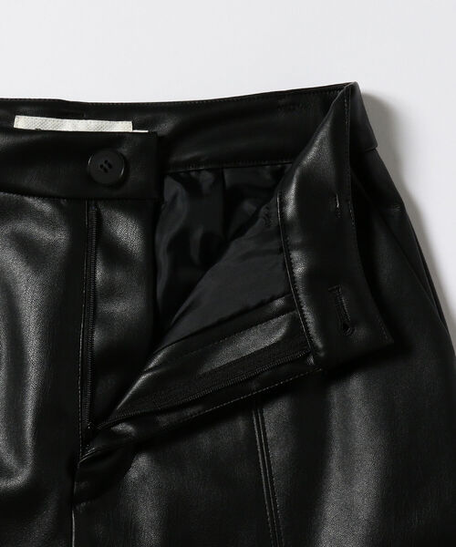Ray BEAMS（レイビームス）の「Ray BEAMS / フェイクレザー ショート パンツ▲（その他パンツ・レディース・ブラック/ベージュ・1/0）」の15枚目の写真
