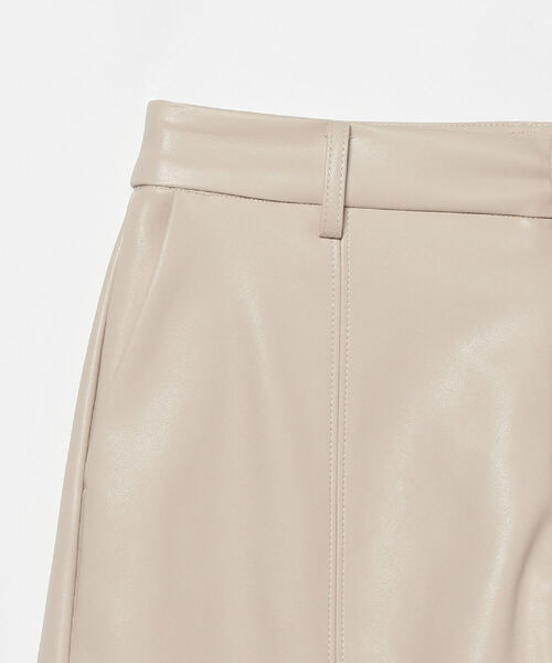 Ray BEAMS（レイビームス）の「Ray BEAMS / フェイクレザー ショート パンツ▲（その他パンツ・レディース・ブラック/ベージュ・1/0）」の19枚目の写真