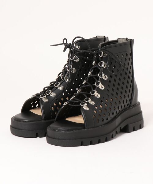 Fabby fabby（ファビィーファビィー）の「トラックソールパンチングブーツサンダル（サンダル・レディース・ブラック/オフホワイト・MEDIUM/LARGE/SMALL）」の6枚目の写真
