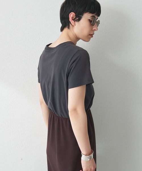 THE PAUSE(ザ ポーズ)の「【THE PAUSE】THE PAUSE Tシャツ(Tシャツ/カットソー・レディース・オフホワイト/チャコールグレー/ネイビー/アイボリー/ブラック/グレー/モカ/ライトベージュ/ブラック系1/キャメル/レッド/ホワイト系1/ホワイト系2/グレイッシュベージュ/レモンイエロー・FREE)」の22枚目の写真
