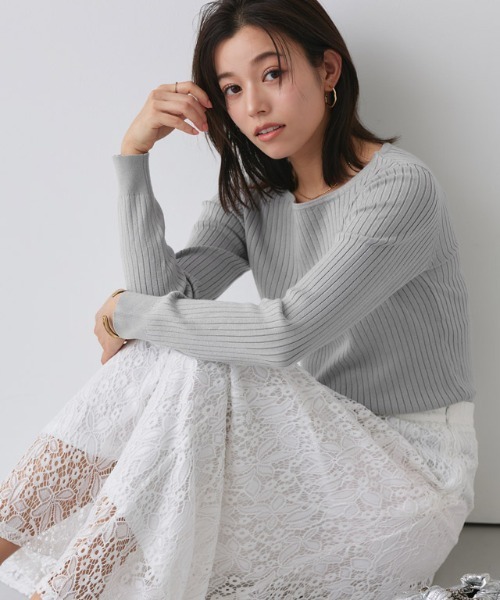 Pierrot(ピエロ)の「シルクタッチウォッシャブルリブニット ボートネック(ニット/セーター・レディース・ブラック/オフホワイト/グレー/グレイッシュベージュ/ブルー/ラベンダー/イエロー/ピンク/ライトブルー/グリーン系その他2/ボルドー/ホワイト×ブラック/グリーン系その他3・M/L)」の16枚目の写真