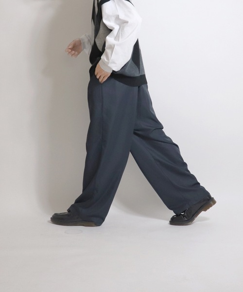 Confirm（コンファーム）の「タックルーズワイドパンツ【Confirm】（スラックス・メンズ・ブラック/ダークブルー/アッシュブラウン/オフホワイト/アイボリー/ブラウン/グリーン/ブラック系その他・L/M）」の8枚目の写真