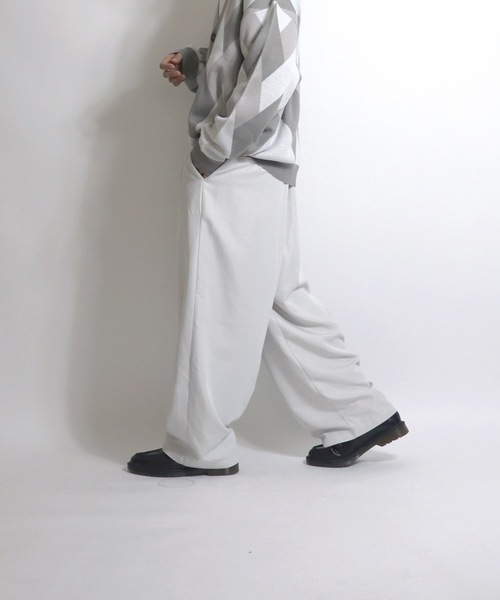 Confirm（コンファーム）の「タックルーズワイドパンツ【Confirm】（スラックス・メンズ・ブラック/ダークブルー/アッシュブラウン/オフホワイト/アイボリー/ブラウン/グリーン/ブラック系その他・L/M）」の2枚目の写真