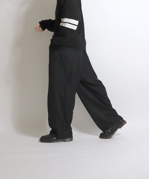 Confirm（コンファーム）の「タックルーズワイドパンツ【Confirm】（スラックス・メンズ・ブラック/ダークブルー/アッシュブラウン/オフホワイト/アイボリー/ブラウン/グリーン/ブラック系その他・L/M）」の4枚目の写真