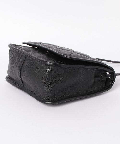 IL BISONTE(イルビゾンテ)の「IL BISONTE / ORIGINAL LEATHER / クロスボディバッグ(ショルダーバッグ・レディース・ブラック/ナチュラル/レッド/グリーン・FREE)」の5枚目の写真
