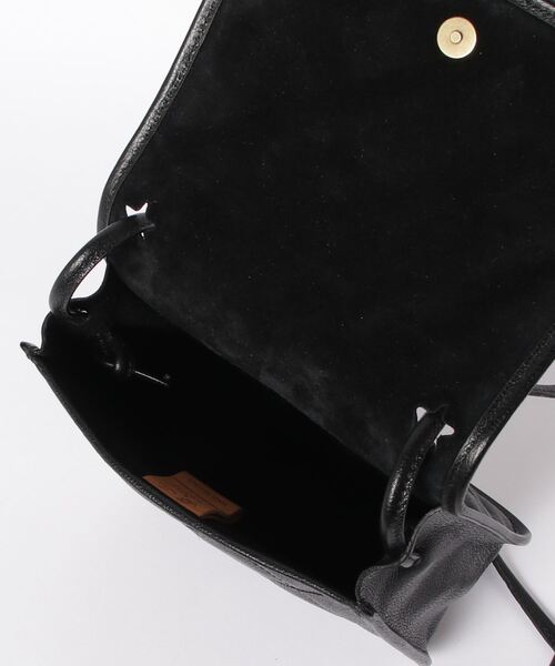 IL BISONTE(イルビゾンテ)の「IL BISONTE / ORIGINAL LEATHER / クロスボディバッグ(ショルダーバッグ・レディース・ブラック/ナチュラル/レッド/グリーン・FREE)」の6枚目の写真