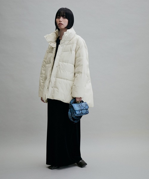 ADAM ET ROPE'（アダムエロペ）の「【WEB限定(一部店舗展開あり)】スタンドカラーダウンライク中綿ジャケット（ダウンジャケット/コート・レディース・チャコールグレー/キナリ・FREE）」の5枚目の写真