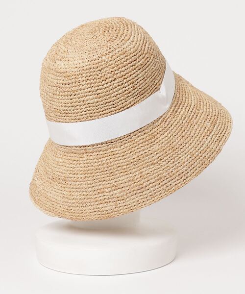 MANIERA（マニエラ）の「ラフィアコマ編みワイドリボンハット（ハット・レディース・ホワイト・FREE）」の2枚目の写真