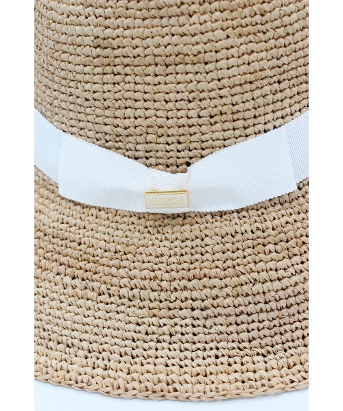 MANIERA（マニエラ）の「ラフィアコマ編みワイドリボンハット（ハット・レディース・ホワイト・FREE）」の4枚目の写真