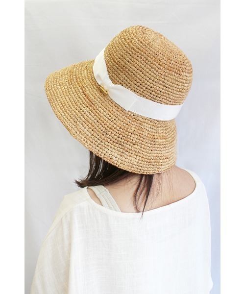 MANIERA（マニエラ）の「ラフィアコマ編みワイドリボンハット（ハット・レディース・ホワイト・FREE）」の6枚目の写真