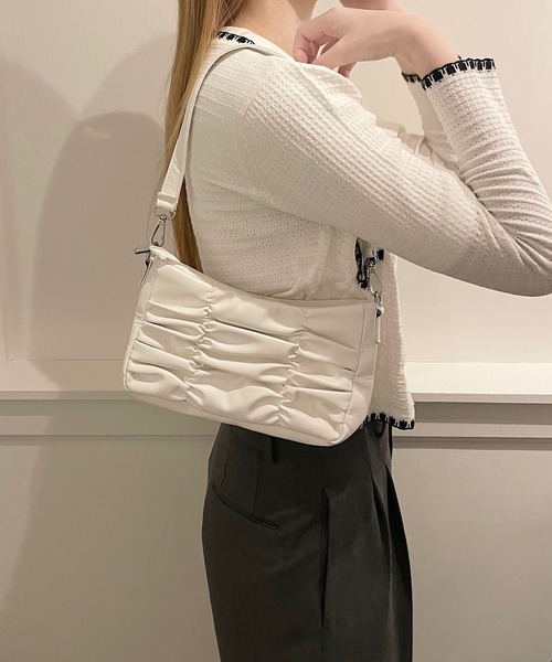 shopnikoniko(ショップニコニコ)の「ワンハンドル ギャザー ホーボーバッグ 肩掛け ショルダーバッグ 合成皮革(ショルダーバッグ・レディース・ホワイト/ブラック/ベージュ・フリー)」の20枚目の写真