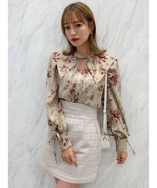 dazzlin(ダズリン)の「オープンリボンブラウス(シャツ/ブラウス・レディース・レッド/ベージュ/アイボリー/ブルー/オフホワイト・FREE)」の6枚目の写真