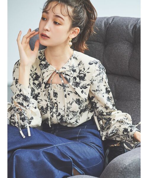 dazzlin(ダズリン)の「オープンリボンブラウス(シャツ/ブラウス・レディース・レッド/ベージュ/アイボリー/ブルー/オフホワイト・FREE)」の7枚目の写真