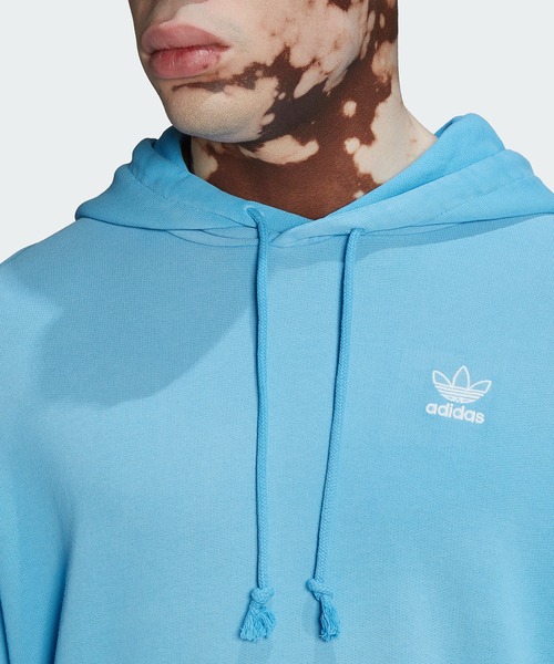 adidas（アディダス）の「エッセンシャルズ+ タイダイパーカー