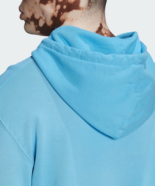 adidas（アディダス）の「エッセンシャルズ+ タイダイパーカー