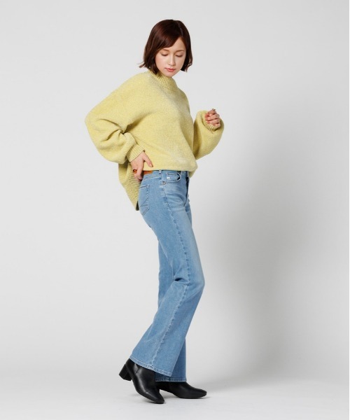 SOMETHING（サムシング）の「【SOMETHING】LISA フレアデニムパンツ (ストレッチ / 脚長効果 / 淡色ブルー)（デニムパンツ・レディース・ライトインディゴブルー・27inch/30inch/28inch/29inch/26inch/25inch/31inch）」の21枚目の写真