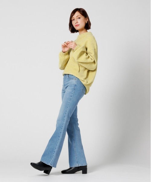 SOMETHING（サムシング）の「【SOMETHING】LISA フレアデニムパンツ (ストレッチ / 脚長効果 / 淡色ブルー)（デニムパンツ・レディース・ライトインディゴブルー・27inch/30inch/28inch/29inch/26inch/25inch/31inch）」の22枚目の写真