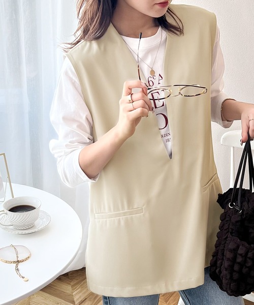 RIRIYANO(リリヤーノ)の「《RIRIYANO×クラシカルエルフコラボ》大人の格上げ。深めVネックベスト(セットアップ可)(ベスト・レディース・ベージュ/ブラック/チャコールグレー・LARGE/MEDIUM/SMALL/X-LARGE)」の7枚目の写真