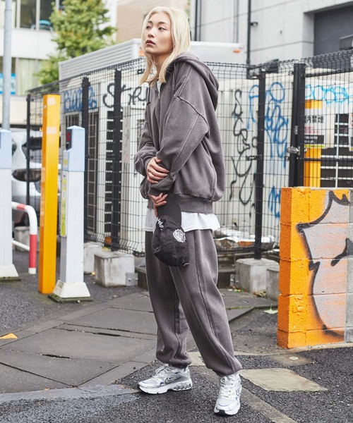 WEGO（ウィゴー）の「WEGO/ピグメントハーフZIPロゴプルパーカー（パーカー・メンズ・キナリ/スミクロ/ブラウン/ブルー/カーキ・MEDIUM/LARGE/SMALL）」の15枚目の写真