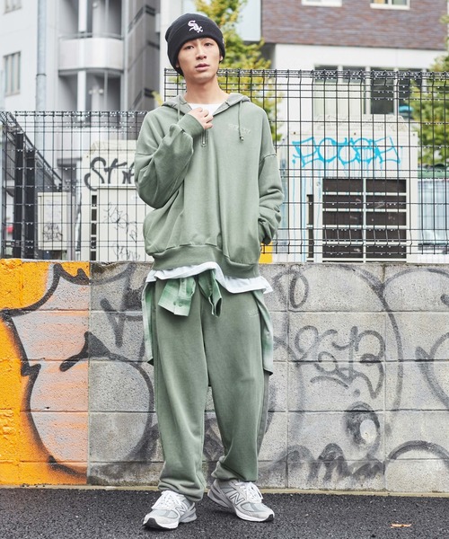 WEGO（ウィゴー）の「WEGO/ピグメントハーフZIPロゴプルパーカー（パーカー・メンズ・キナリ/スミクロ/ブラウン/ブルー/カーキ・MEDIUM/LARGE/SMALL）」の22枚目の写真