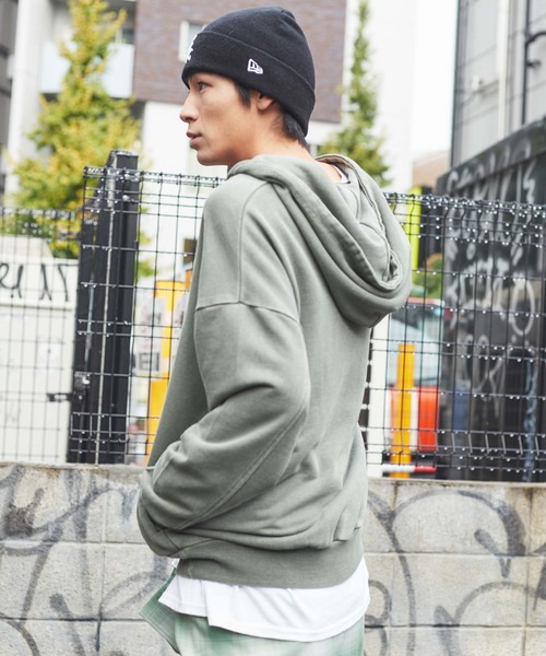 WEGO（ウィゴー）の「WEGO/ピグメントハーフZIPロゴプルパーカー（パーカー・メンズ・キナリ/スミクロ/ブラウン/ブルー/カーキ・MEDIUM/LARGE/SMALL）」の21枚目の写真