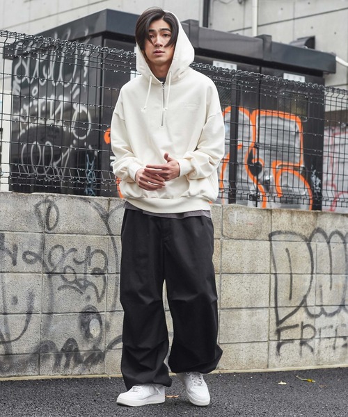 WEGO（ウィゴー）の「WEGO/ピグメントハーフZIPロゴプルパーカー（パーカー・メンズ・キナリ/スミクロ/ブラウン/ブルー/カーキ・MEDIUM/LARGE/SMALL）」の10枚目の写真