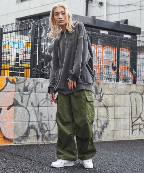 WEGO（ウィゴー）の「WEGO/ピグメントハーフZIPロゴプルパーカー（パーカー・メンズ・キナリ/スミクロ/ブラウン/ブルー/カーキ・MEDIUM/LARGE/SMALL）」の13枚目の写真