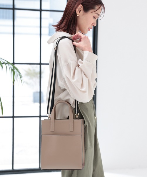 GLOBAL WORK(グローバルワーク)の「ダブルベルト2WAYBAG/175499(ショルダーバッグ・レディース・グリーン/オフホワイト/ブルー/ブラック/ベージュ・FREE)」の4枚目の写真