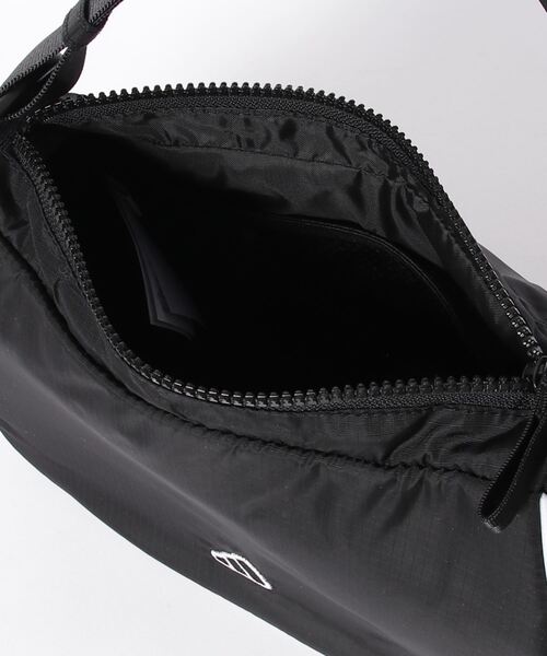 adidas（アディダス）の「軽量 ラウンドポーチ【adidas Golf/アディダスゴルフ】（ハンドバッグ・レディース・ブラック/ブルー・FREE）」の16枚目の写真