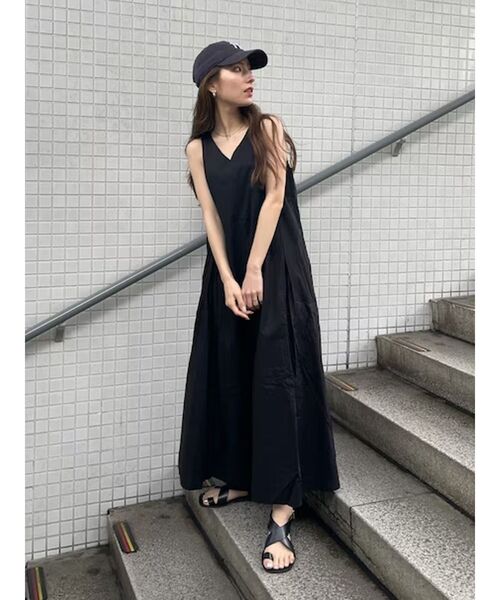 Ungrid(アングリッド)の「2Wayタックデザインフレアワンピース(ワンピース・レディース・オフホワイト/ブルー/ブラック・FREE)」の12枚目の写真