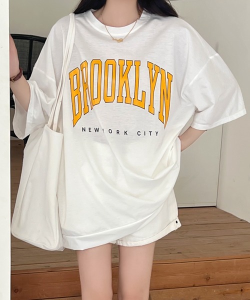 SHEENA(シーナ)の「夏に欠かせない一枚、BROOKLYNプリントオーバーTシャツ(Tシャツ/カットソー・レディース・ライトグレー/ブラック/グレー/ネイビー/ホワイト×ブラック/ライトベージュ/ホワイト系その他・M)」の3枚目の写真