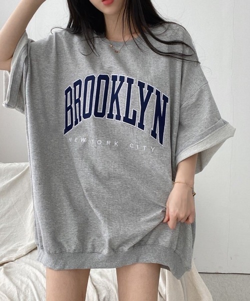 SHEENA(シーナ)の「夏に欠かせない一枚、BROOKLYNプリントオーバーTシャツ(Tシャツ/カットソー・レディース・ライトグレー/ブラック/グレー/ネイビー/ホワイト×ブラック/ライトベージュ/ホワイト系その他・M)」の11枚目の写真