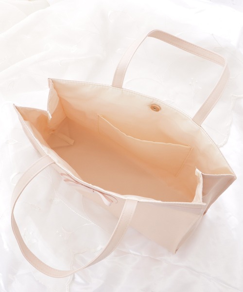 新品同様✨TO BE CHIC スパンコール　リボン付き　ハンドバッグ　保存袋付 WEB限定】スパンコールバッグ（シルバー/ブラック/バッグ/バッグ