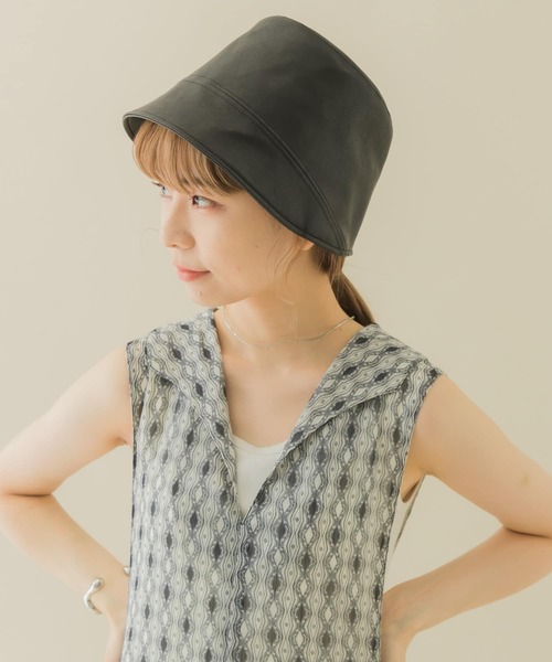 SMELLY（スメリー）の「フロントラインフェイクレザーハット（ハット・レディース・ブラック/アイボリー・-）」の4枚目の写真