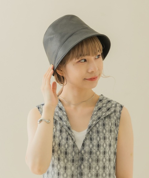 SMELLY（スメリー）の「フロントラインフェイクレザーハット（ハット・レディース・ブラック/アイボリー・-）」の5枚目の写真