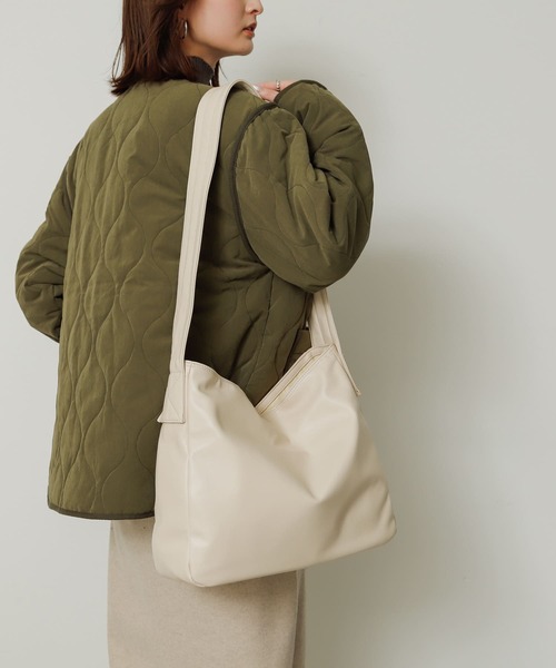 SENSE OF PLACE by URBAN RESEARCH(センスオブプレイスバイアーバンリサーチ)の「ソフトビッグショルダーバッグ(ショルダーバッグ・レディース・アイボリー/モカ/ブラック・ONE)」の5枚目の写真