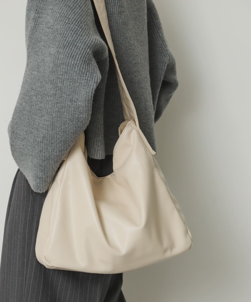 SENSE OF PLACE by URBAN RESEARCH(センスオブプレイスバイアーバンリサーチ)の「ソフトビッグショルダーバッグ(ショルダーバッグ・レディース・アイボリー/モカ/ブラック・ONE)」の10枚目の写真