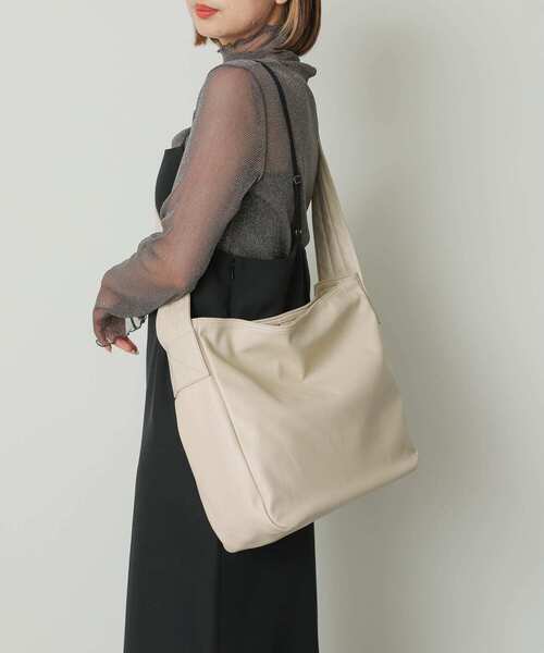 SENSE OF PLACE by URBAN RESEARCH(センスオブプレイスバイアーバンリサーチ)の「ソフトビッグショルダーバッグ(ショルダーバッグ・レディース・アイボリー/モカ/ブラック・ONE)」の14枚目の写真