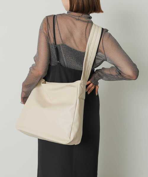 SENSE OF PLACE by URBAN RESEARCH(センスオブプレイスバイアーバンリサーチ)の「ソフトビッグショルダーバッグ(ショルダーバッグ・レディース・アイボリー/モカ/ブラック・ONE)」の15枚目の写真