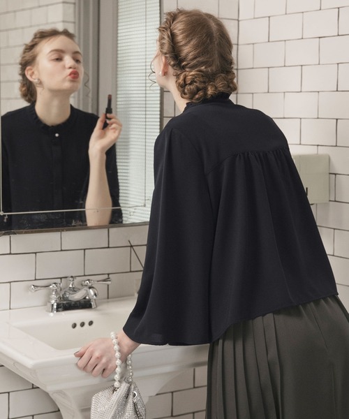 BONLECILL noir（ボンルシールノワール）の「【BONLECILL noir】スタンドフリルカラーフレアスリーブブラウス（シャツ/ブラウス・レディース・アイボリー/ブラック/グレー/ネイビー・FREE）」の4枚目の写真