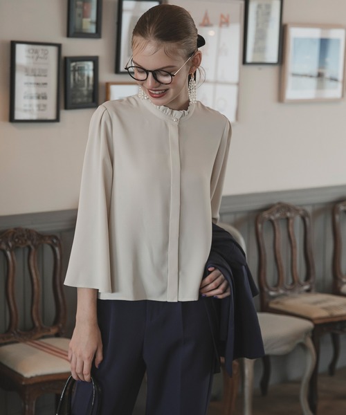 BONLECILL noir（ボンルシールノワール）の「【BONLECILL noir】スタンドフリルカラーフレアスリーブブラウス（シャツ/ブラウス・レディース・アイボリー/ブラック/グレー/ネイビー・FREE）」の6枚目の写真