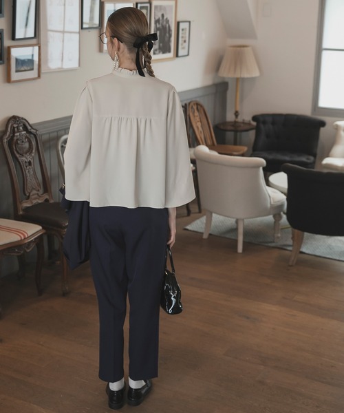 BONLECILL noir（ボンルシールノワール）の「【BONLECILL noir】スタンドフリルカラーフレアスリーブブラウス（シャツ/ブラウス・レディース・アイボリー/ブラック/グレー/ネイビー・FREE）」の13枚目の写真